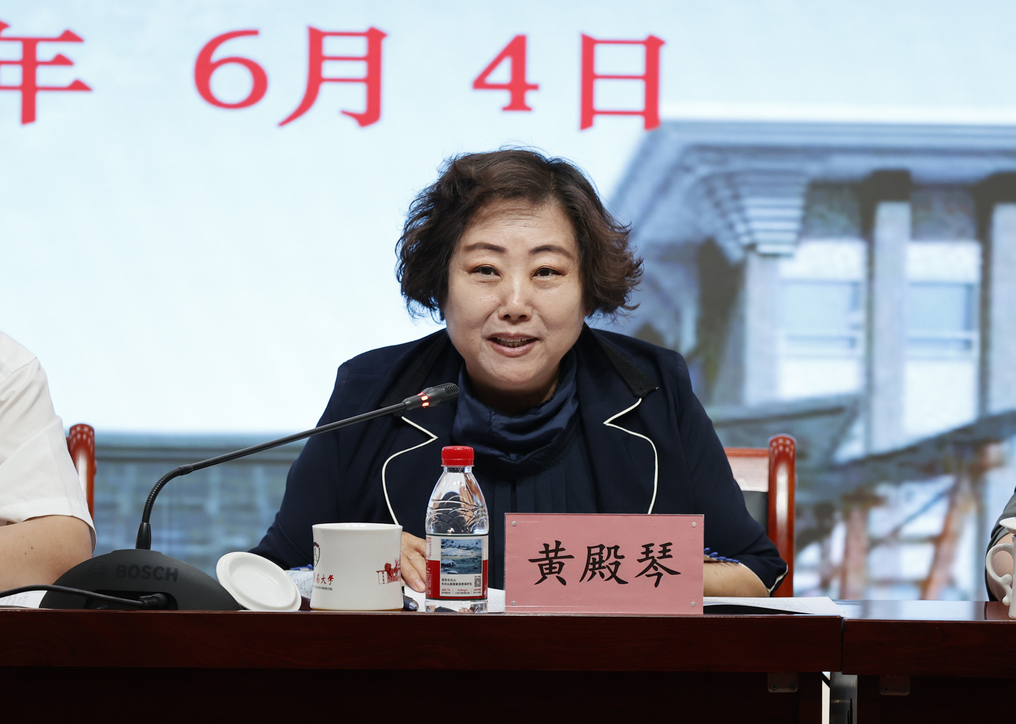 黄殿琴_副本.jpg